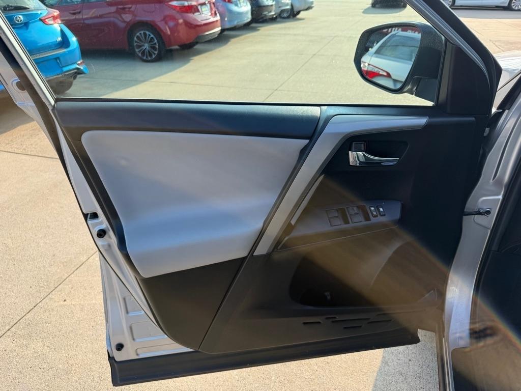 Toyota RAV4 XLE AWD 2017