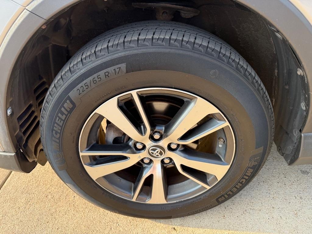 Toyota RAV4 XLE AWD 2017