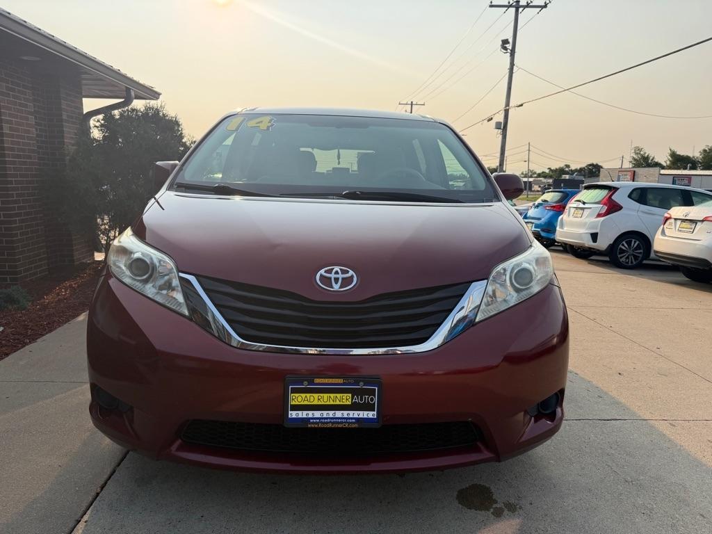 Toyota Sienna LE AWD 7-Passenger V6 2014