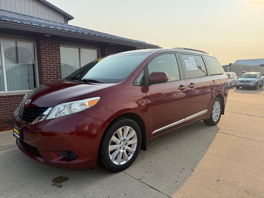 Toyota Sienna LE AWD 7-Passenger V6 2014