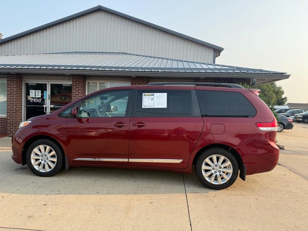 Toyota Sienna LE AWD 7-Passenger V6 2014