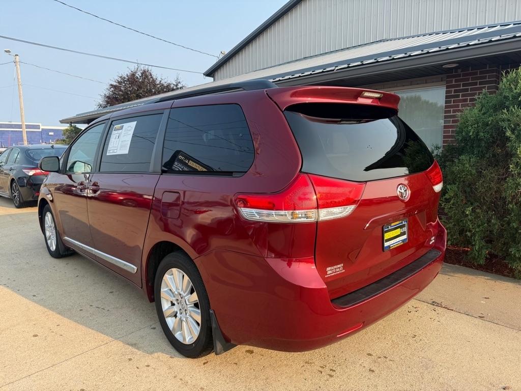 Toyota Sienna LE AWD 7-Passenger V6 2014