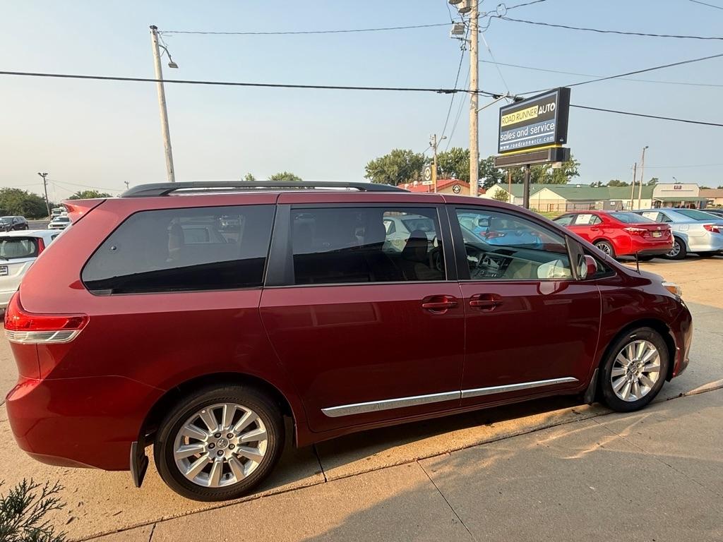 Toyota Sienna LE AWD 7-Passenger V6 2014