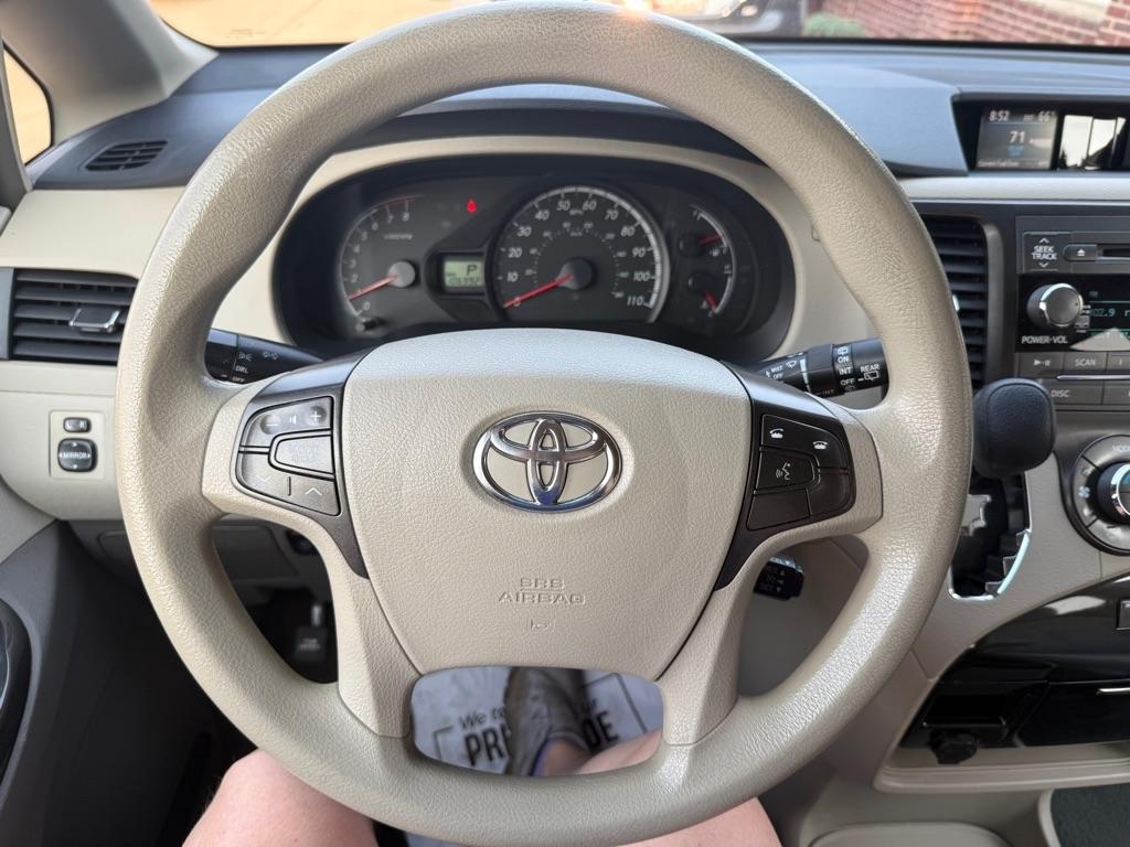 Toyota Sienna LE AWD 7-Passenger V6 2014