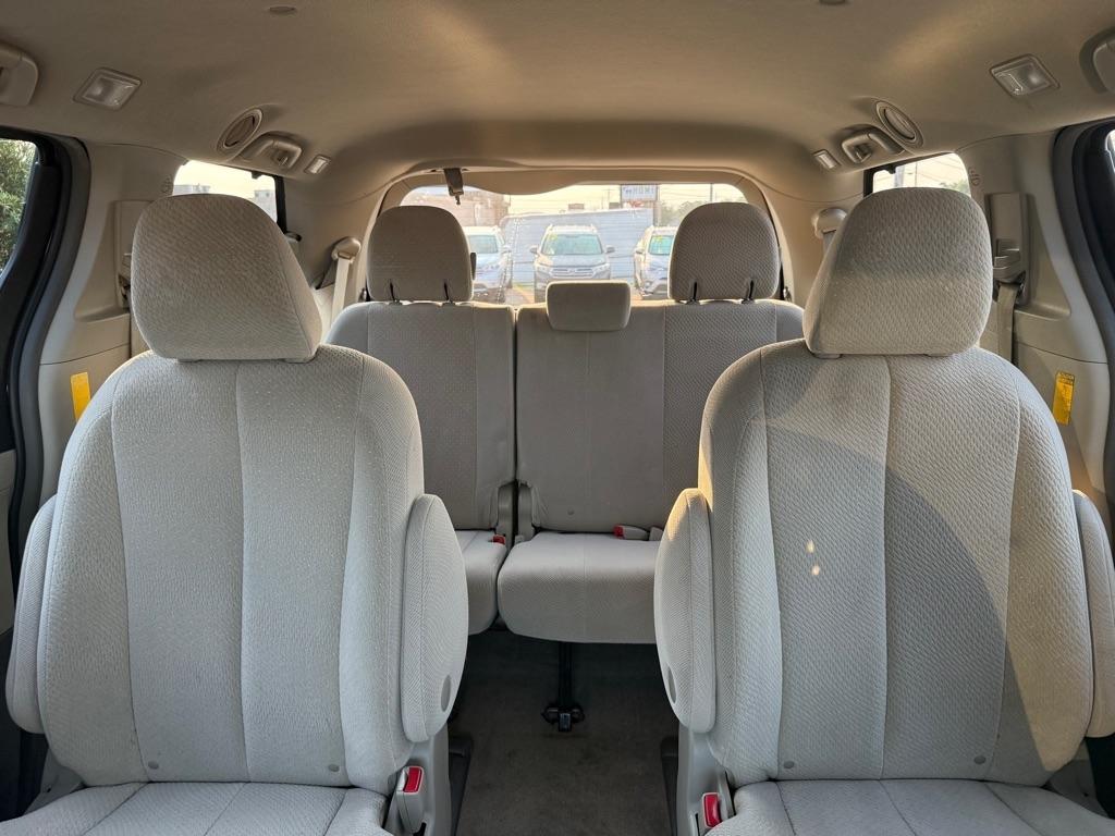 Toyota Sienna LE AWD 7-Passenger V6 2014