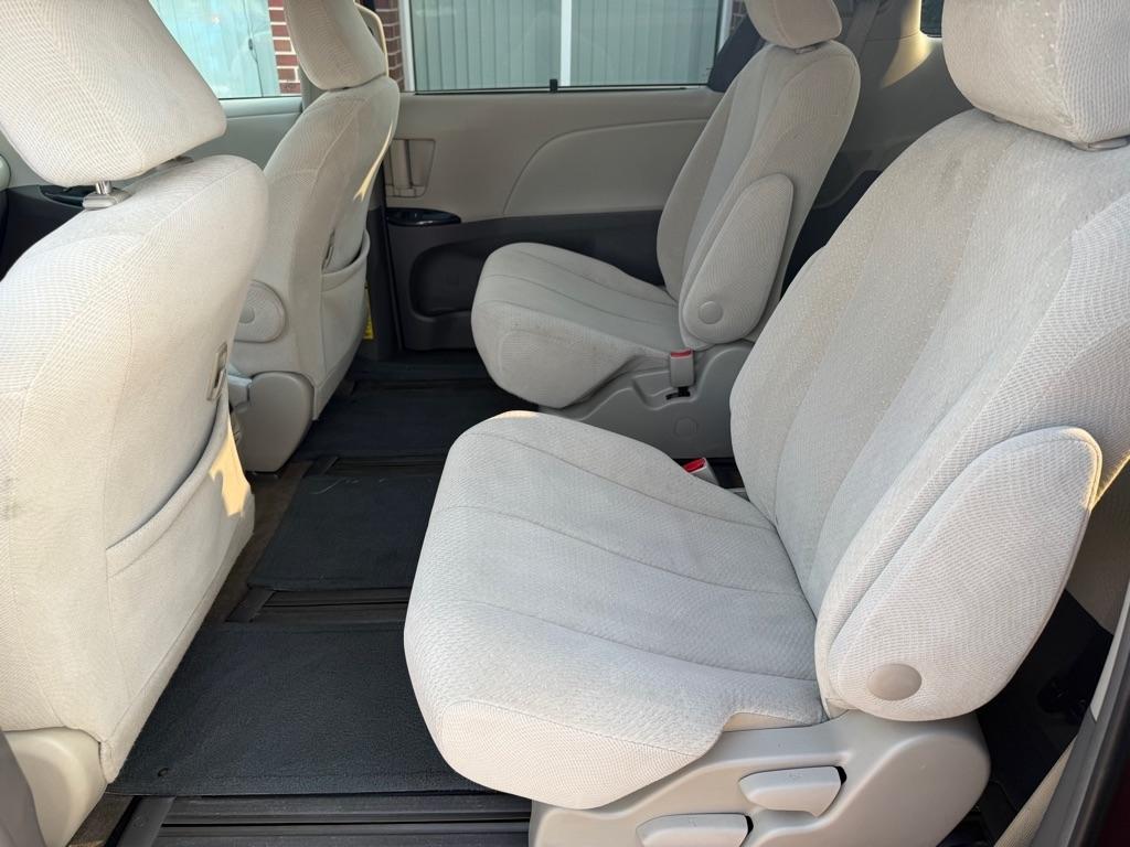 Toyota Sienna LE AWD 7-Passenger V6 2014