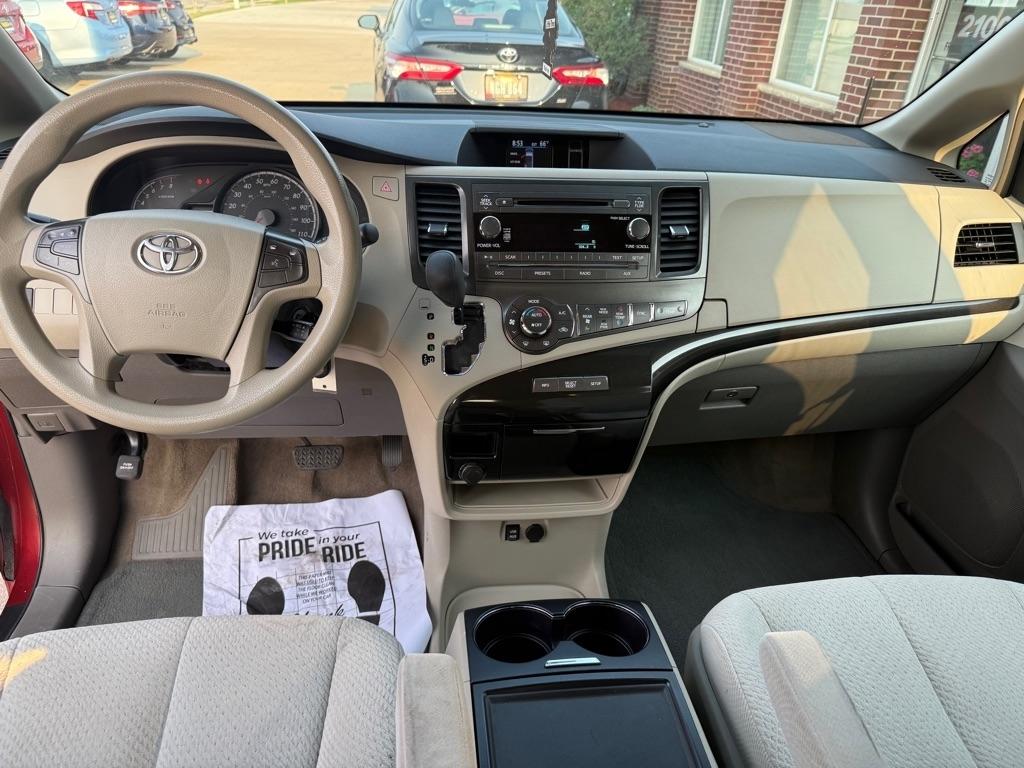 Toyota Sienna LE AWD 7-Passenger V6 2014