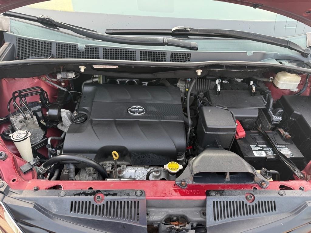 Toyota Sienna LE AWD 7-Passenger V6 2014