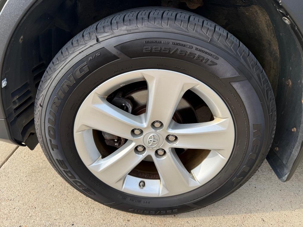 Toyota RAV4 XLE AWD 2013