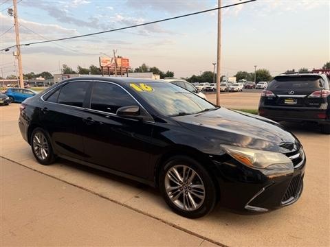 2016 Toyota Camry SE 4D Sedan