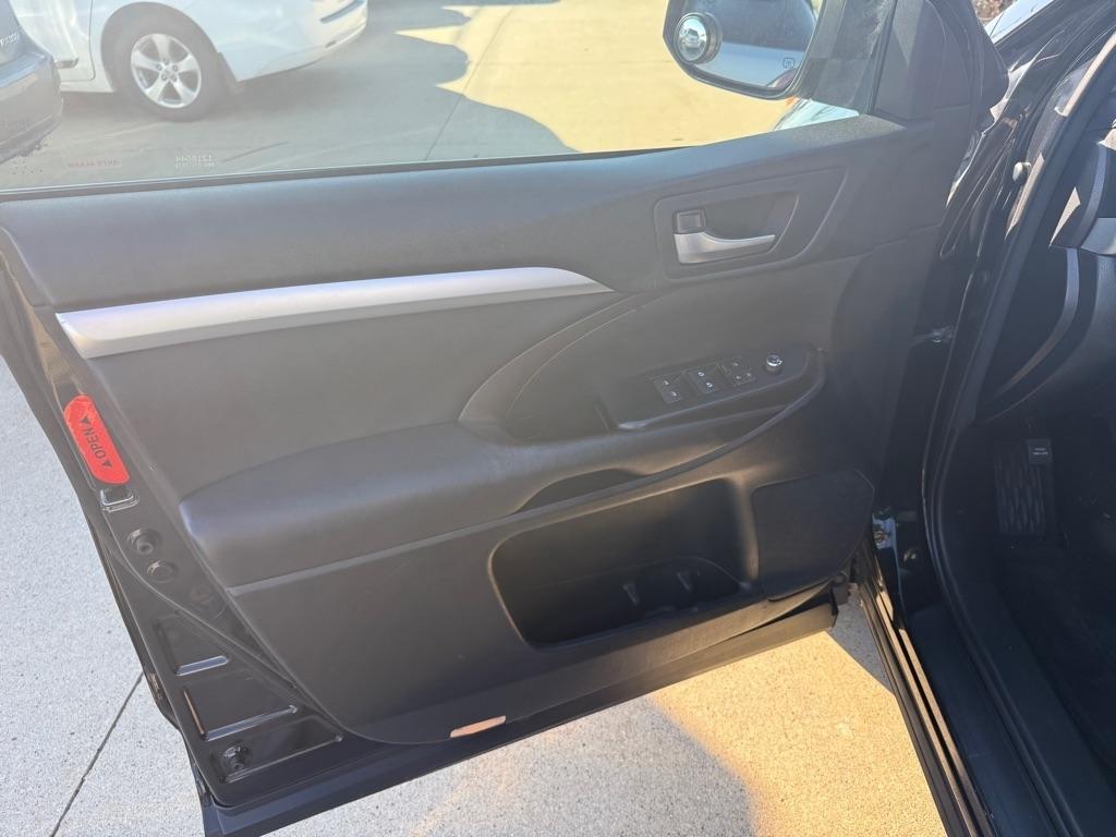 Toyota Highlander XLE AWD V6 2016