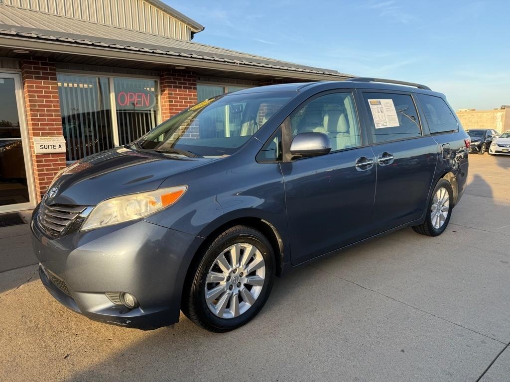 Toyota Sienna XLE Premium AWD 7-Passenger (Natl) 2015