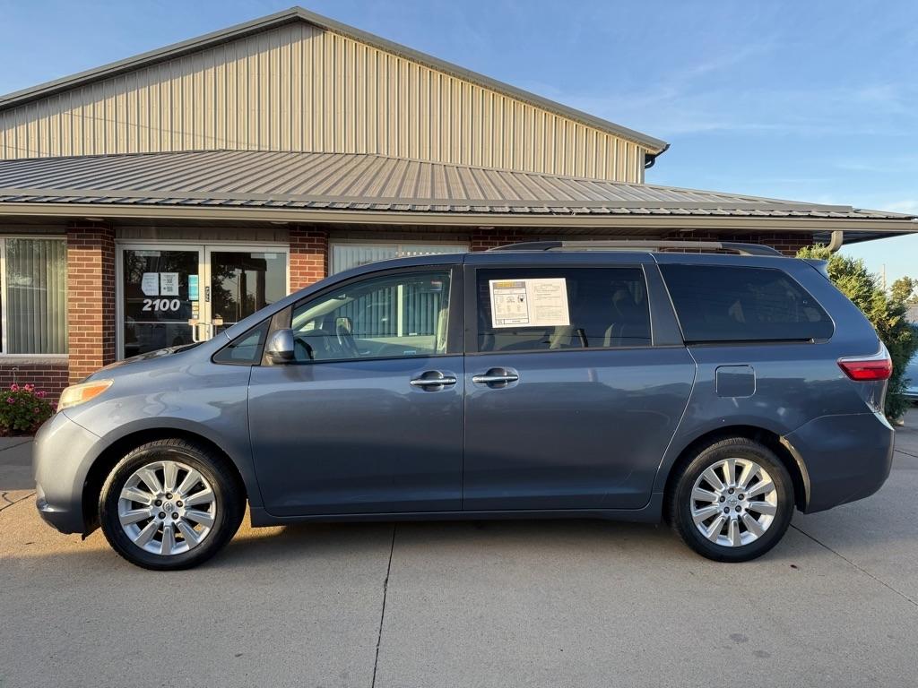 Toyota Sienna XLE Premium AWD 7-Passenger (Natl) 2015