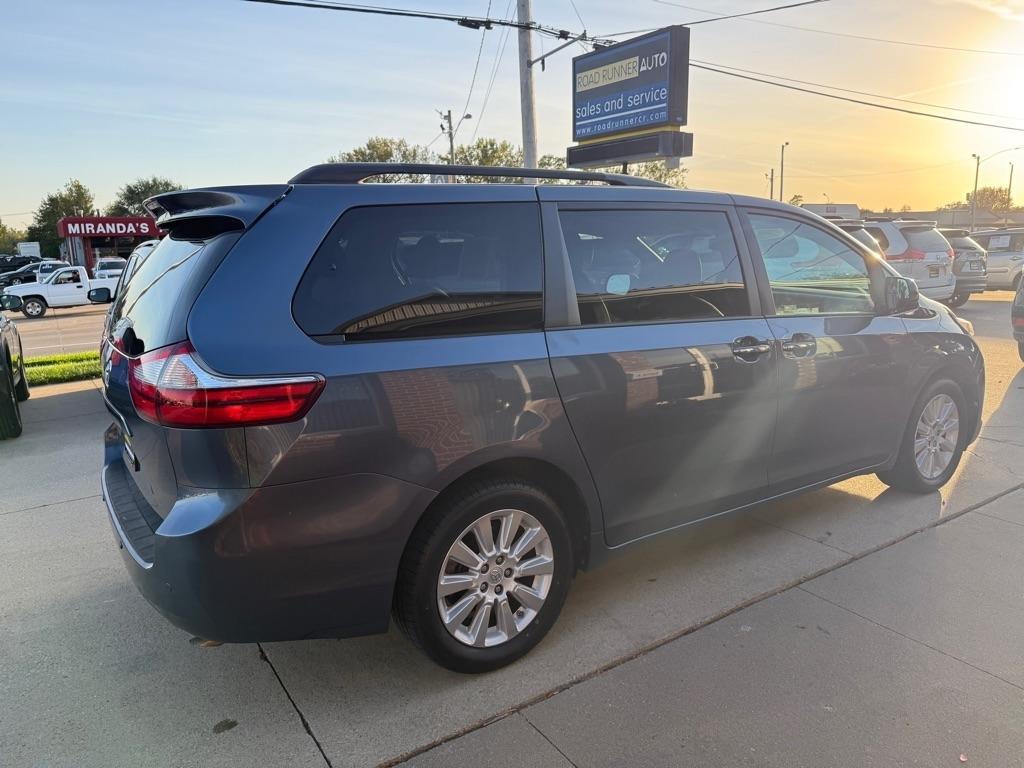 Toyota Sienna XLE Premium AWD 7-Passenger (Natl) 2015