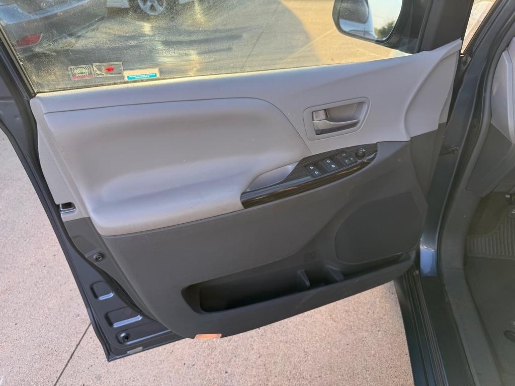 Toyota Sienna XLE Premium AWD 7-Passenger (Natl) 2015
