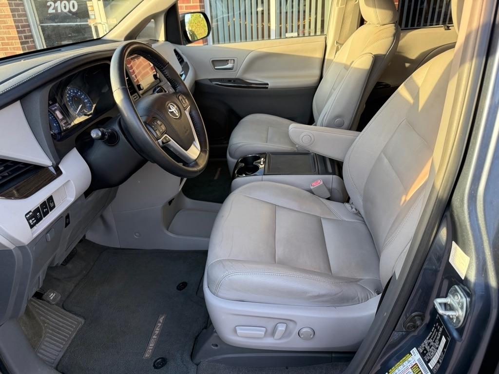 Toyota Sienna XLE Premium AWD 7-Passenger (Natl) 2015