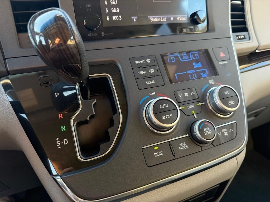 Toyota Sienna XLE Premium AWD 7-Passenger (Natl) 2015