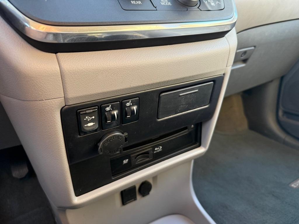 Toyota Sienna XLE Premium AWD 7-Passenger (Natl) 2015