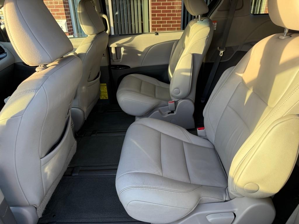 Toyota Sienna XLE Premium AWD 7-Passenger (Natl) 2015