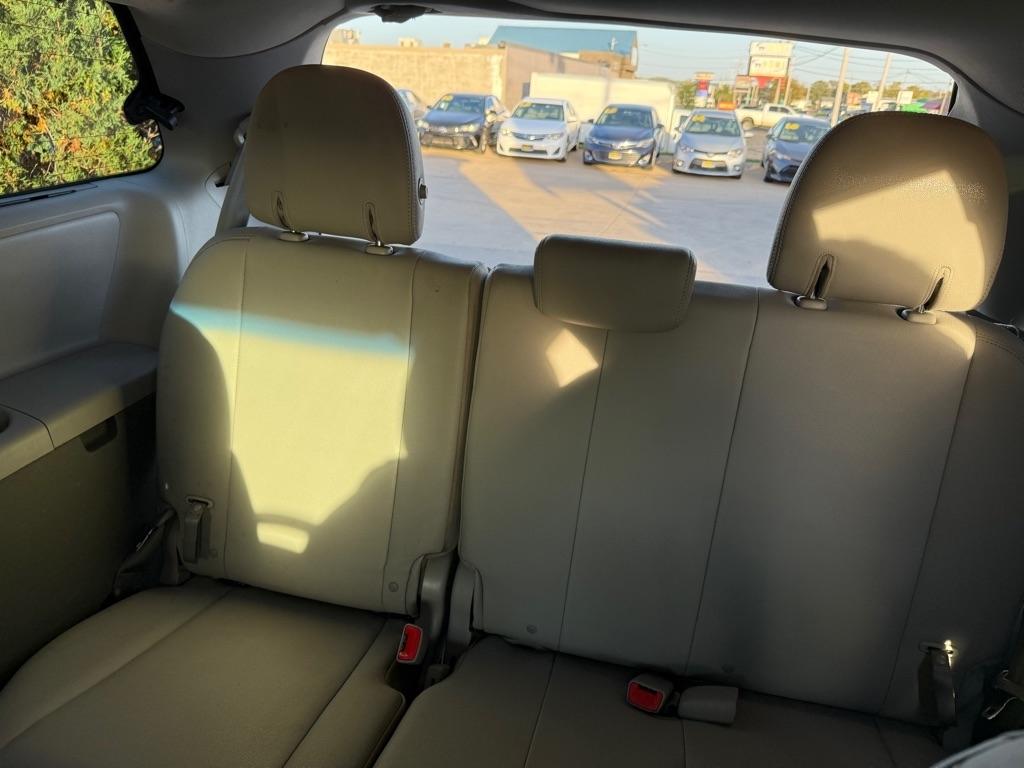 Toyota Sienna XLE Premium AWD 7-Passenger (Natl) 2015