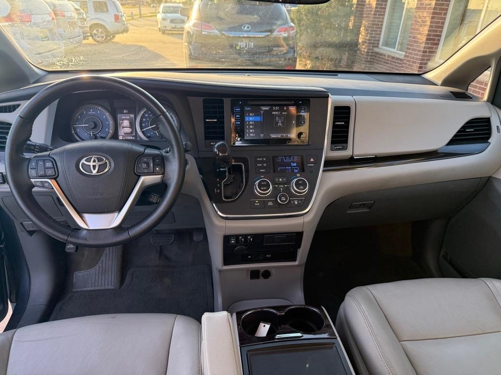 Toyota Sienna XLE Premium AWD 7-Passenger (Natl) 2015