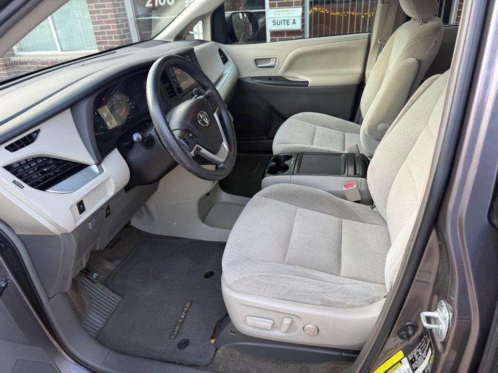 Toyota Sienna LE FWD 8-Passenger V6 2016