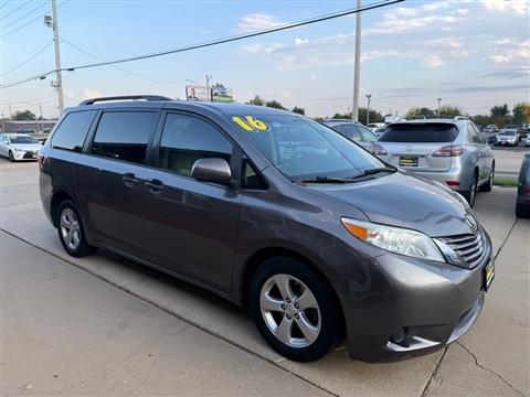 2016 Toyota Sienna LE FWD 8-Passenger V6
