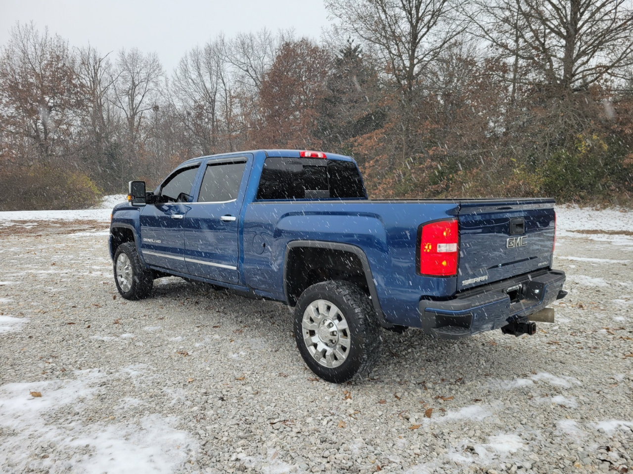 GMC Sierra 2500HD Denali Crew Cab 4WD 2017