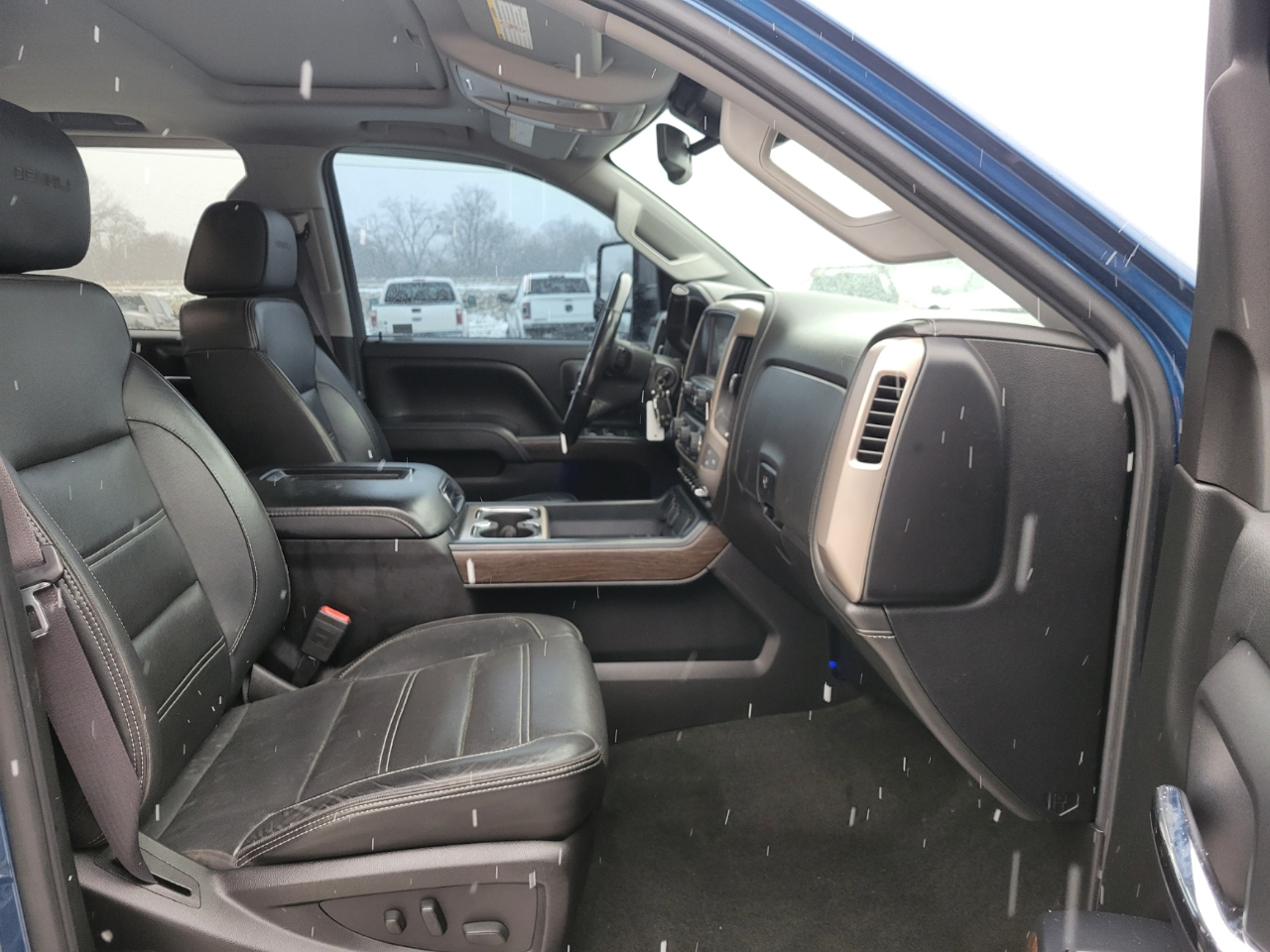 GMC Sierra 2500HD Denali Crew Cab 4WD 2017