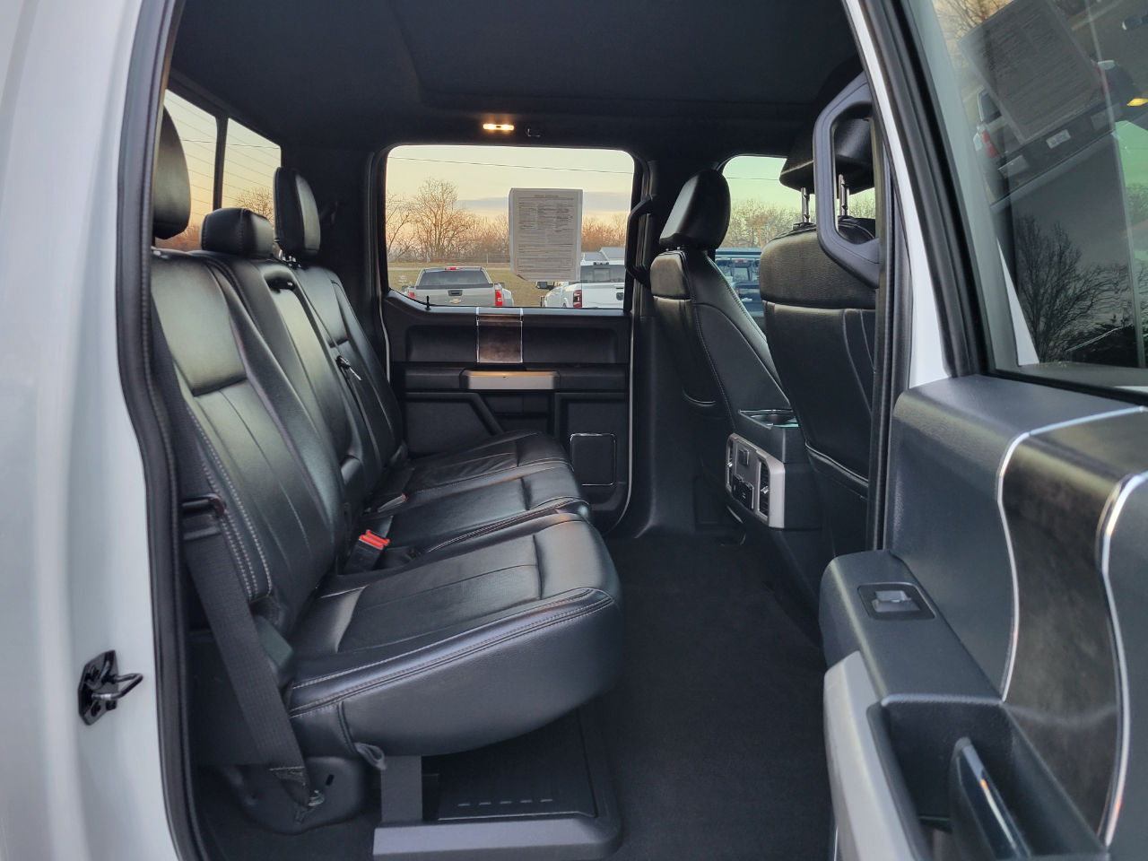 Ford F-450 SD Lariat Crew Cab 4WD 2022