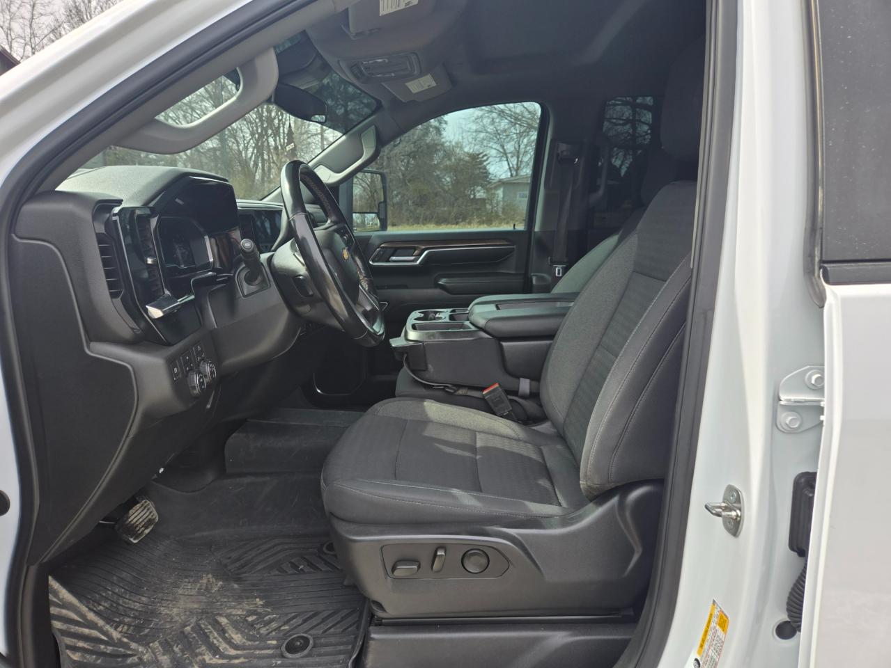 Chevrolet Silverado 2500HD LT Crew Cab 4WD 2024