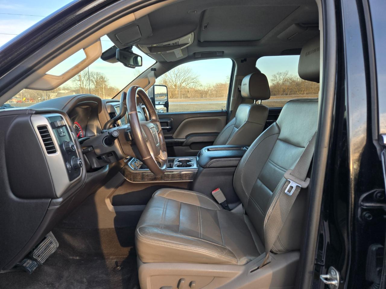 GMC Sierra 2500HD Denali Crew Cab 4WD 2015