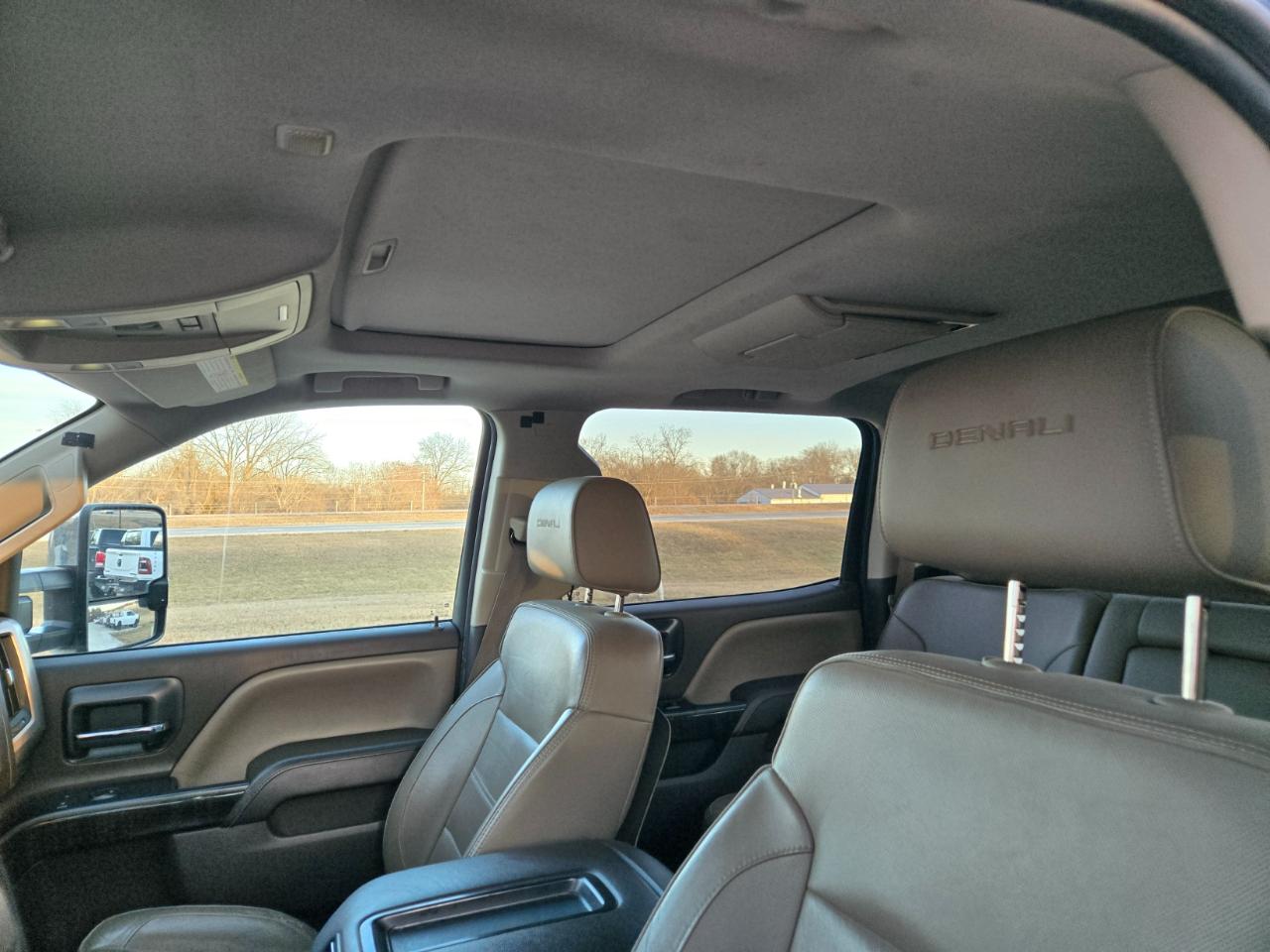 GMC Sierra 2500HD Denali Crew Cab 4WD 2015