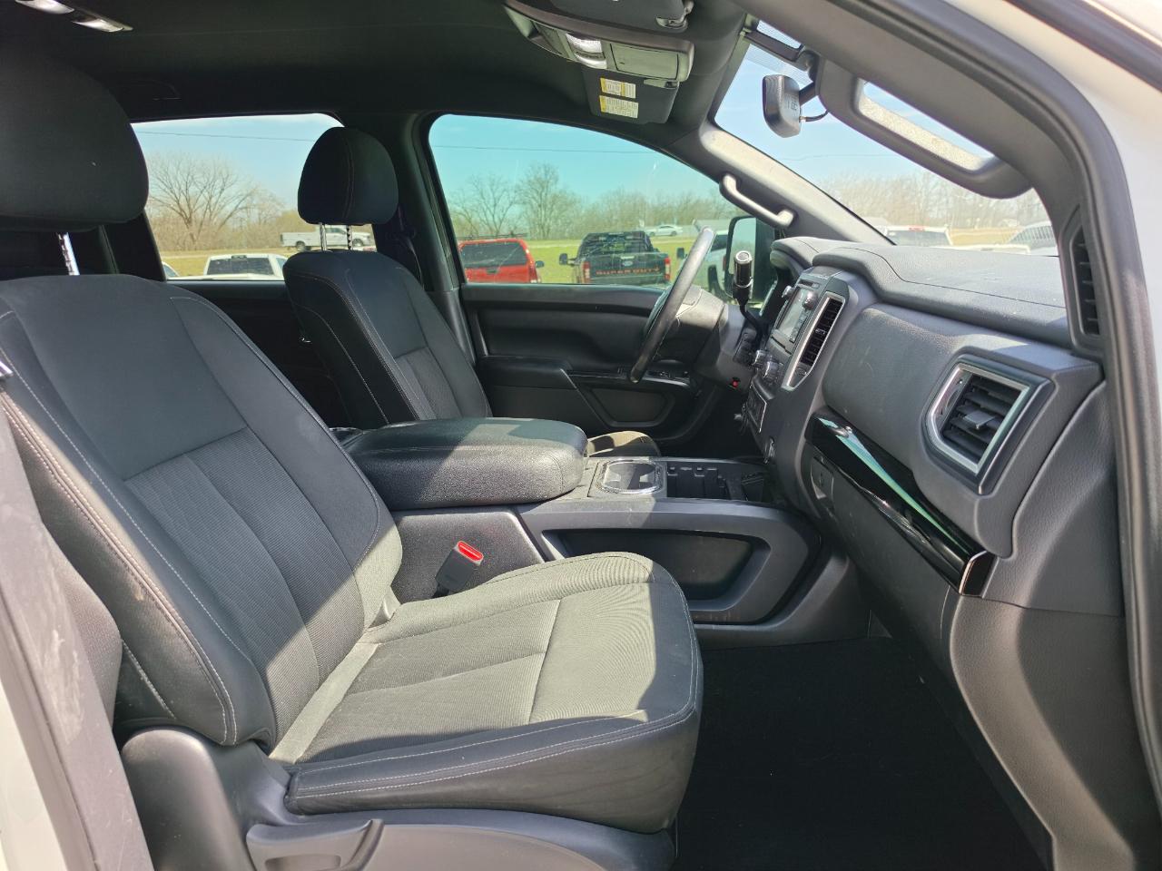 Nissan Titan XD PRO-4X Crew Cab 4WD Diesel 2018