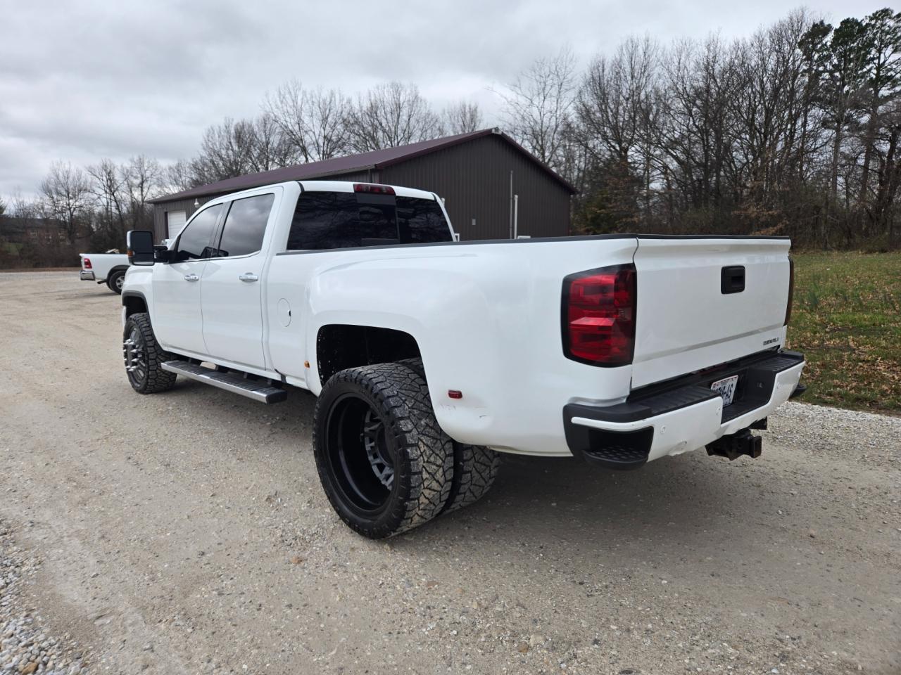 GMC Sierra 3500HD Denali Crew Cab 4WD 2017