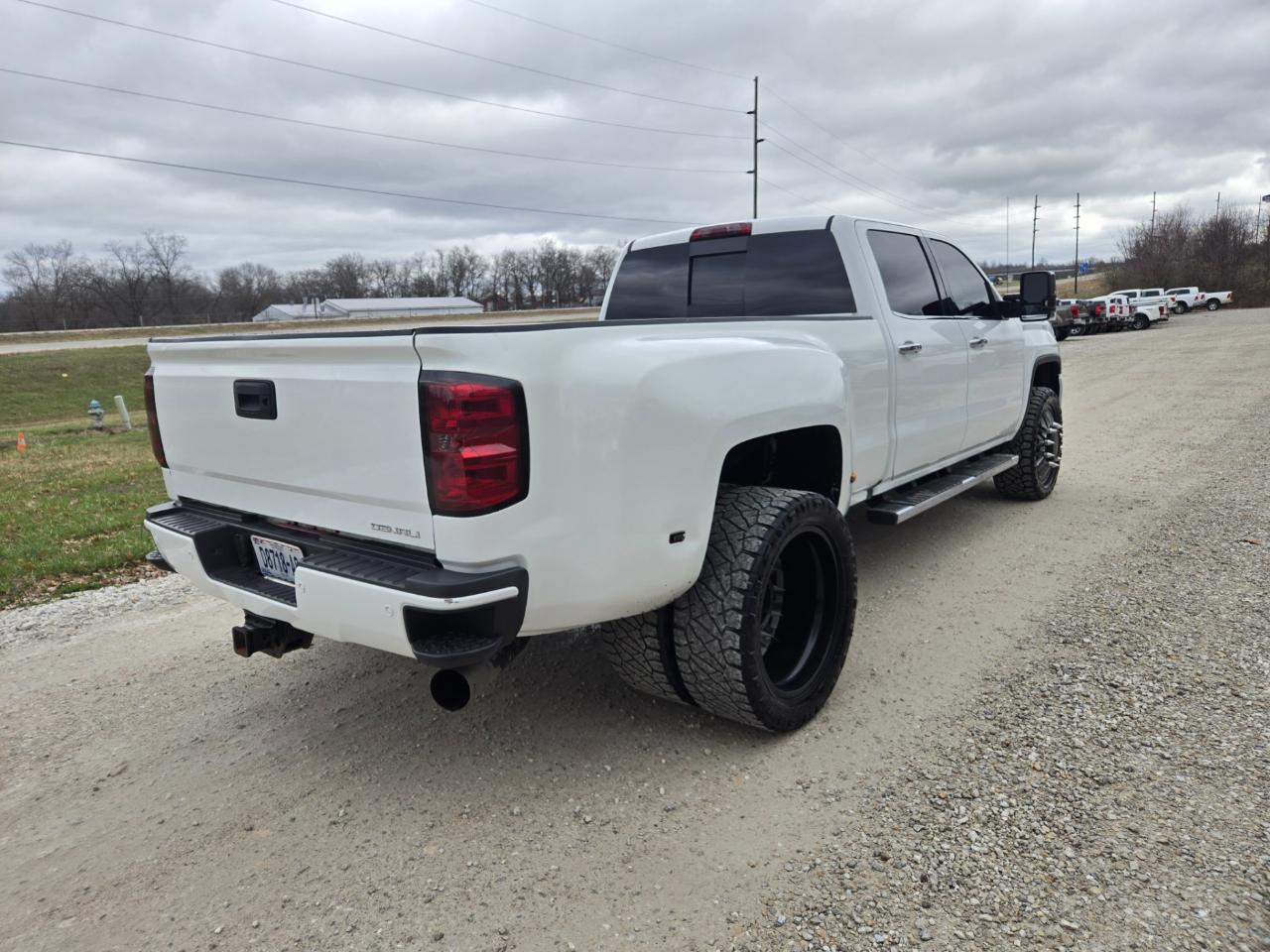 GMC Sierra 3500HD Denali Crew Cab 4WD 2017