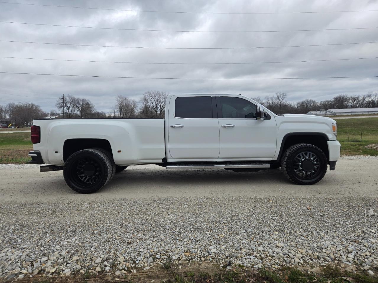 GMC Sierra 3500HD Denali Crew Cab 4WD 2017