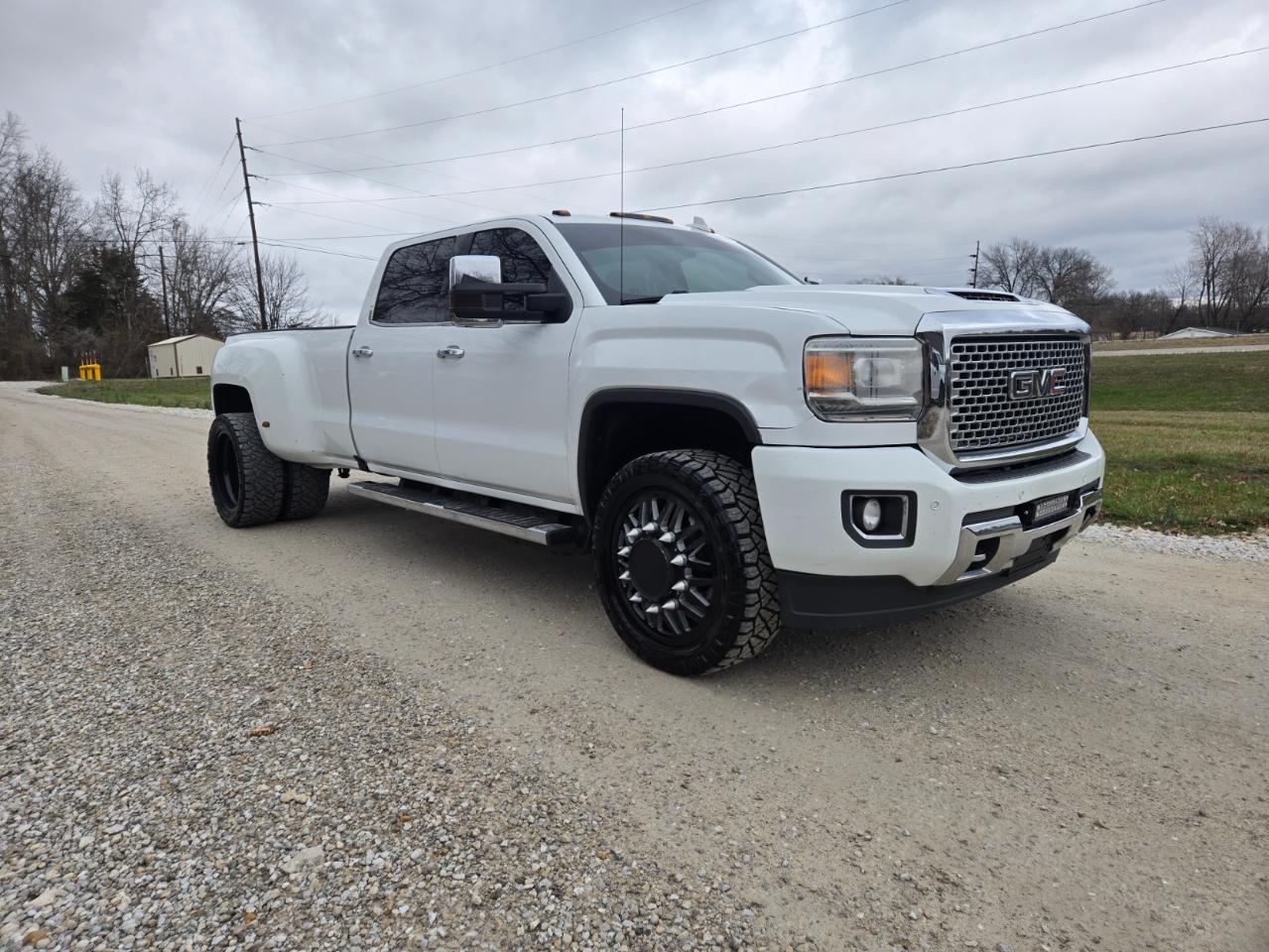 GMC Sierra 3500HD Denali Crew Cab 4WD 2017