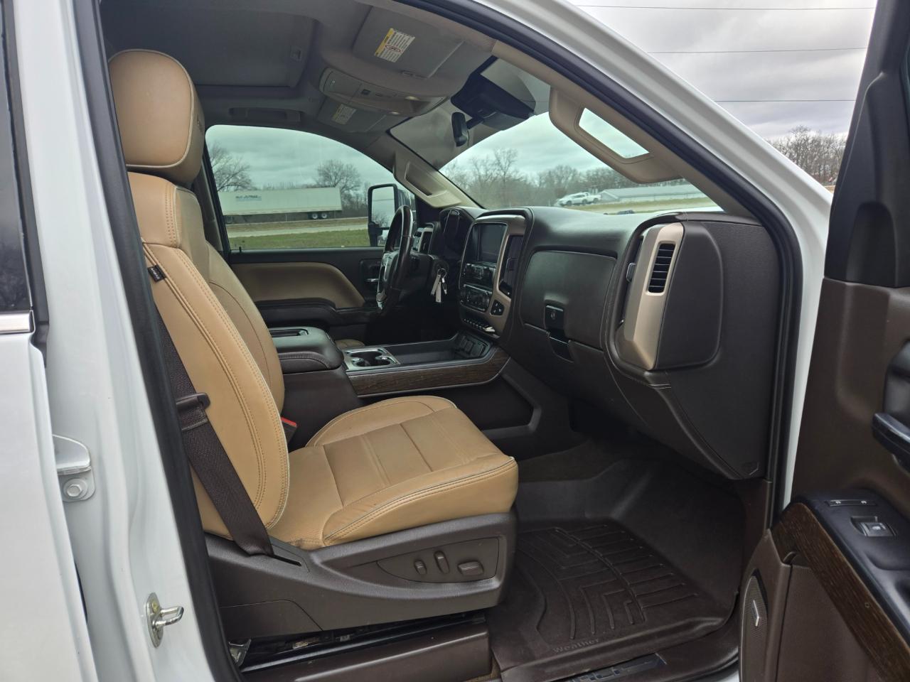 GMC Sierra 3500HD Denali Crew Cab 4WD 2017