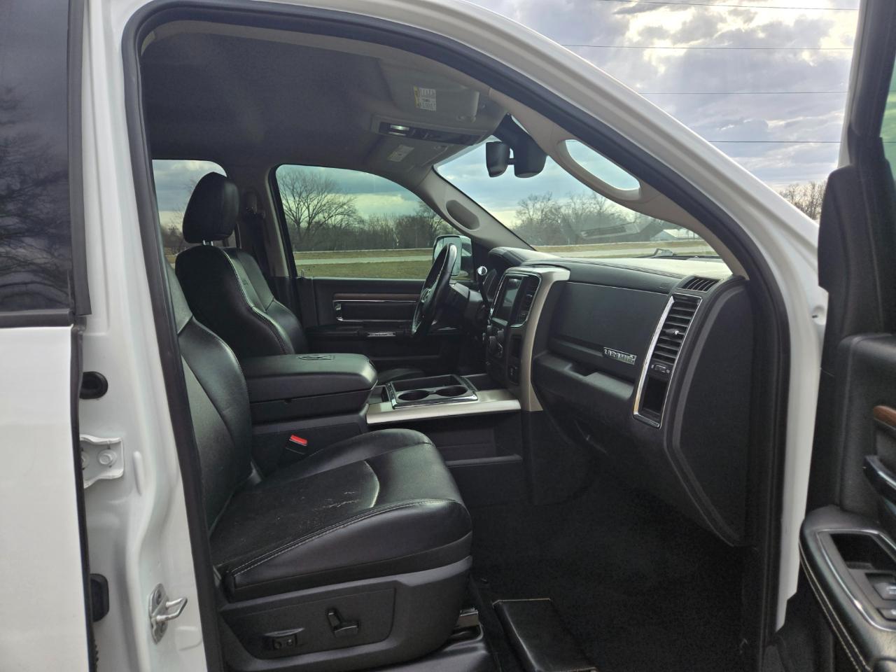 RAM 2500 Laramie Mega Cab 4WD 2013