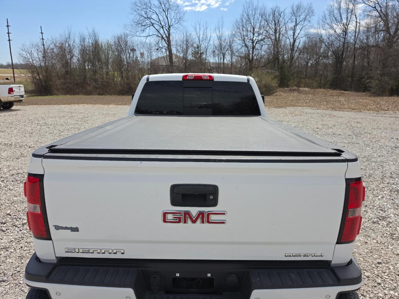 GMC Sierra 2500HD Denali Crew Cab 4WD 2015