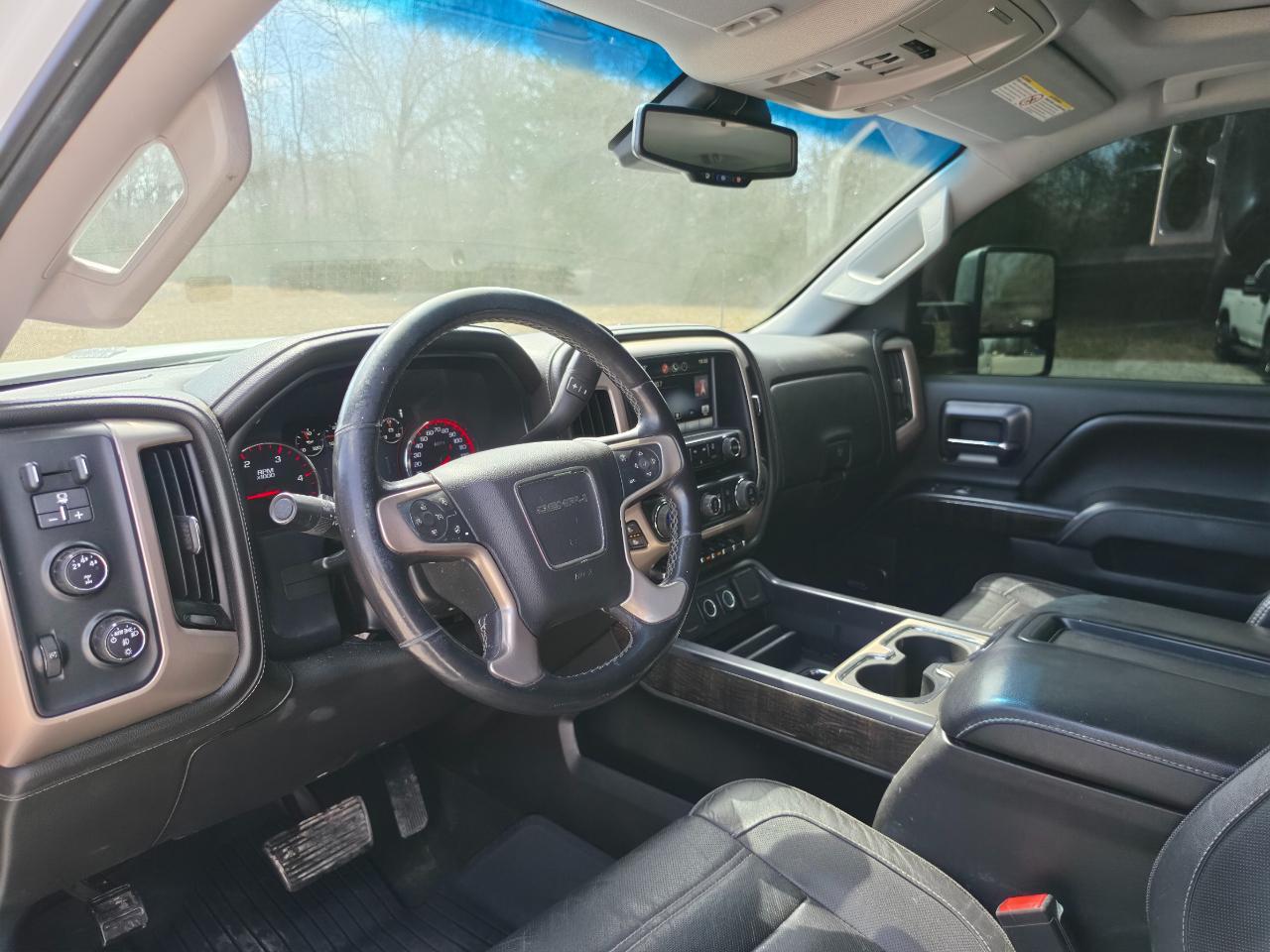 GMC Sierra 2500HD Denali Crew Cab 4WD 2015