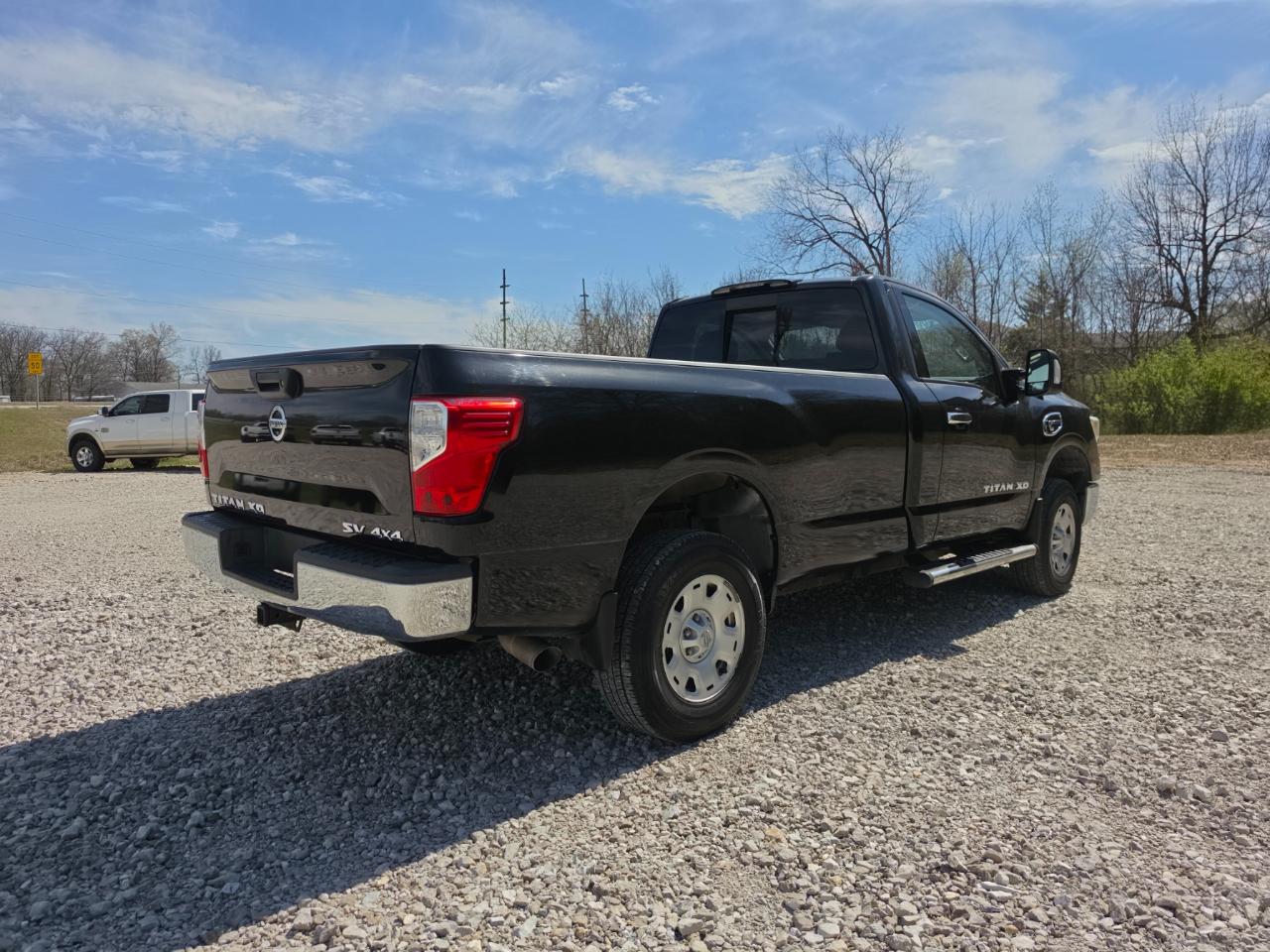 Nissan Titan 4x4 Single Cab SV 2017