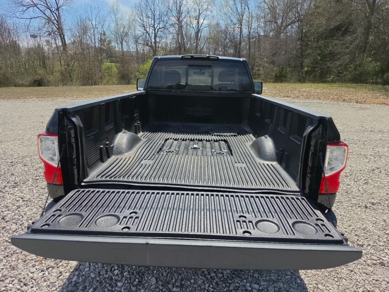 Nissan Titan 4x4 Single Cab SV 2017