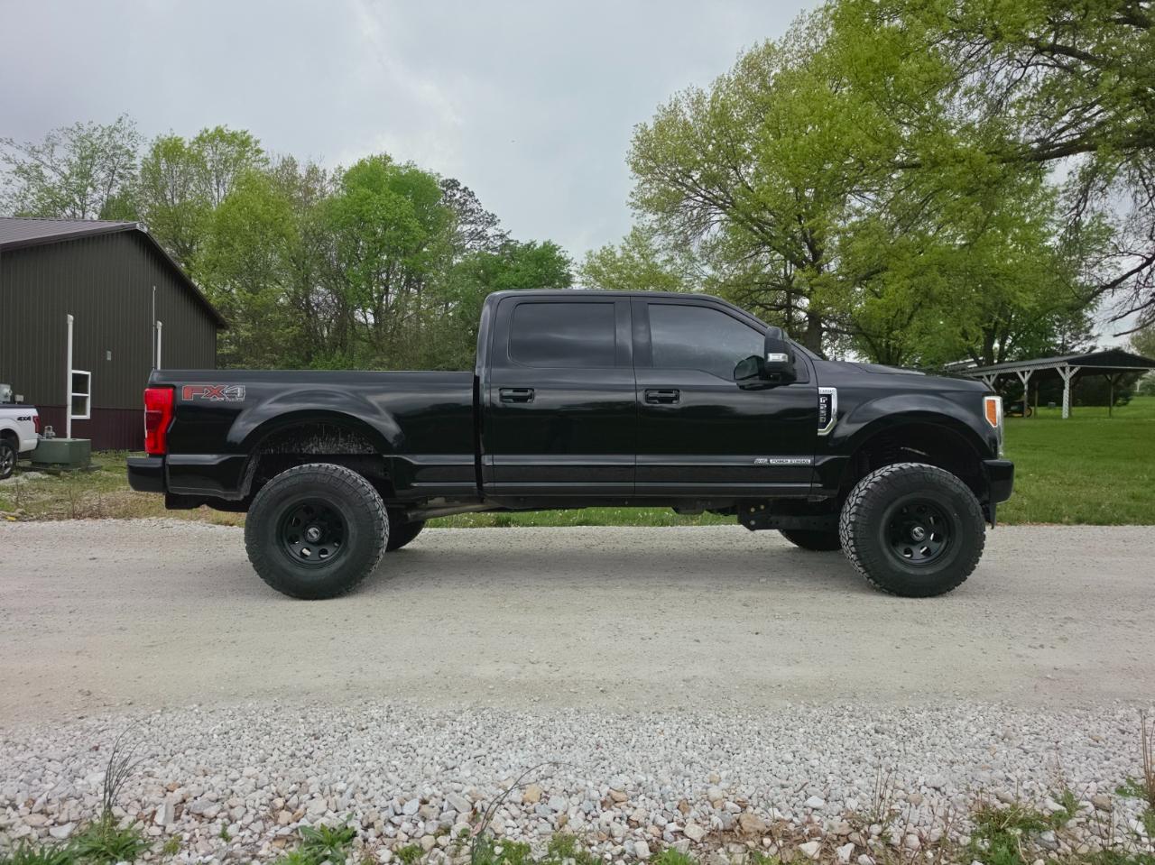 Ford F-250 SD Lariat Crew Cab 4WD 2017