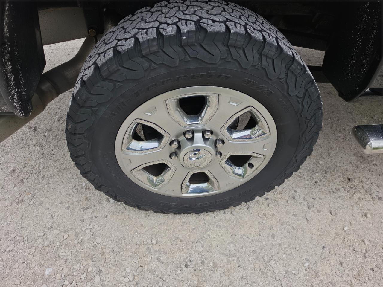 RAM 2500 SLT Mega Cab 4WD 2015