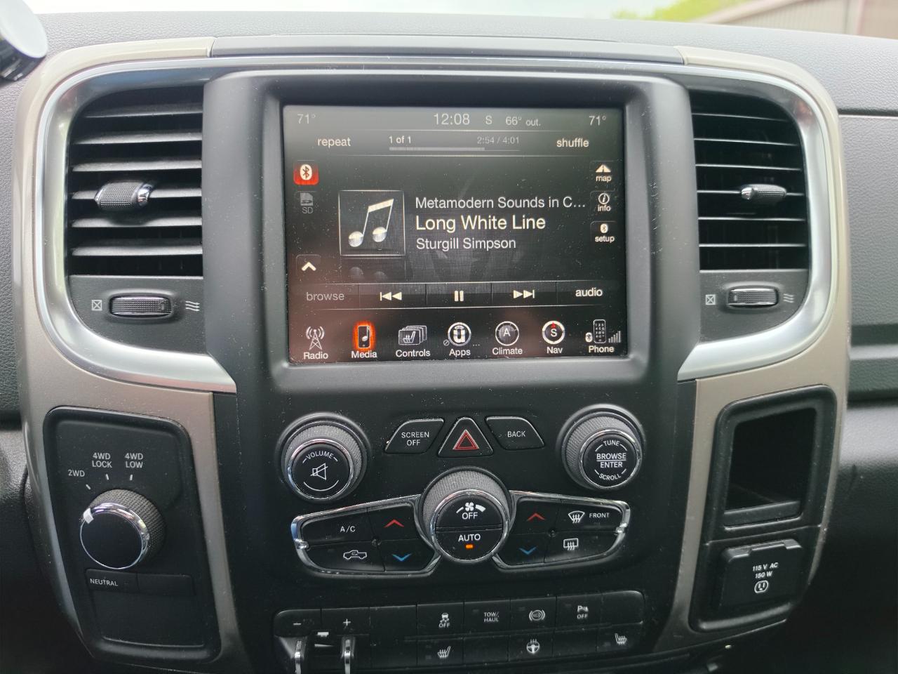 RAM 2500 SLT Mega Cab 4WD 2015