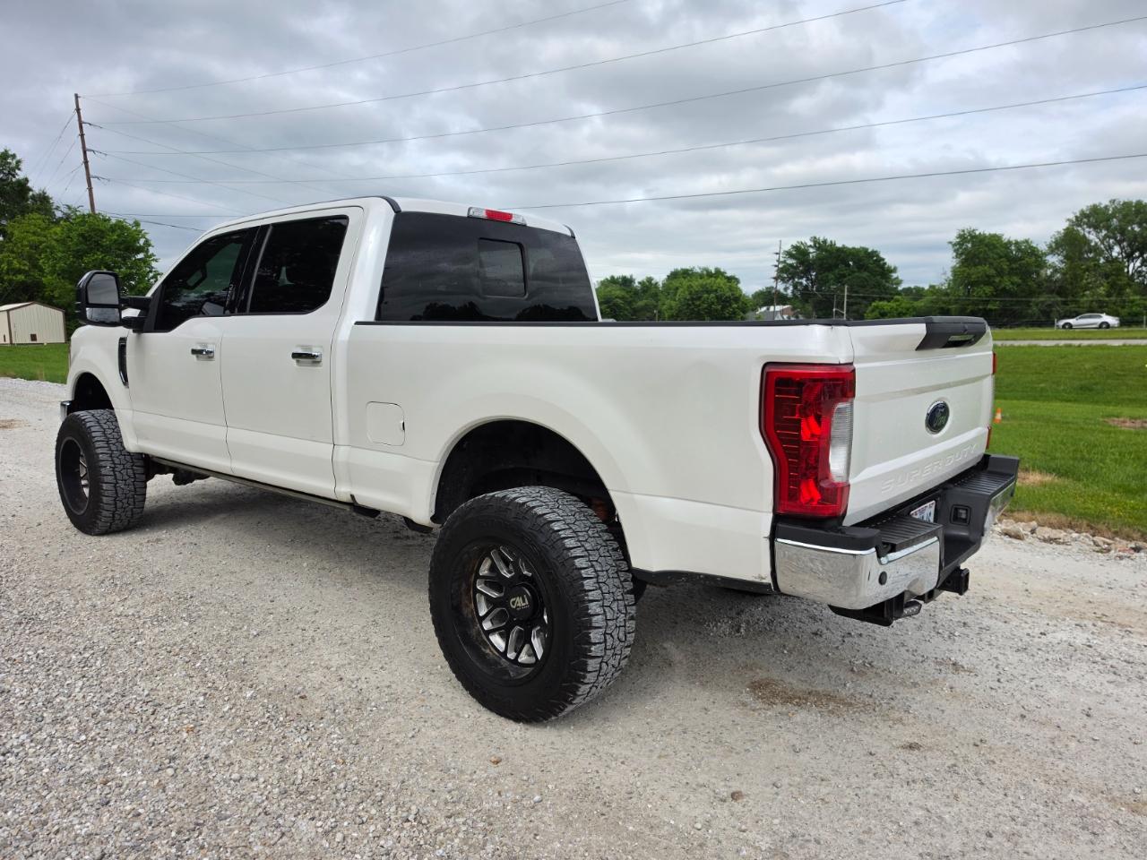 Ford F-250 SD Lariat Crew Cab 4WD 2017