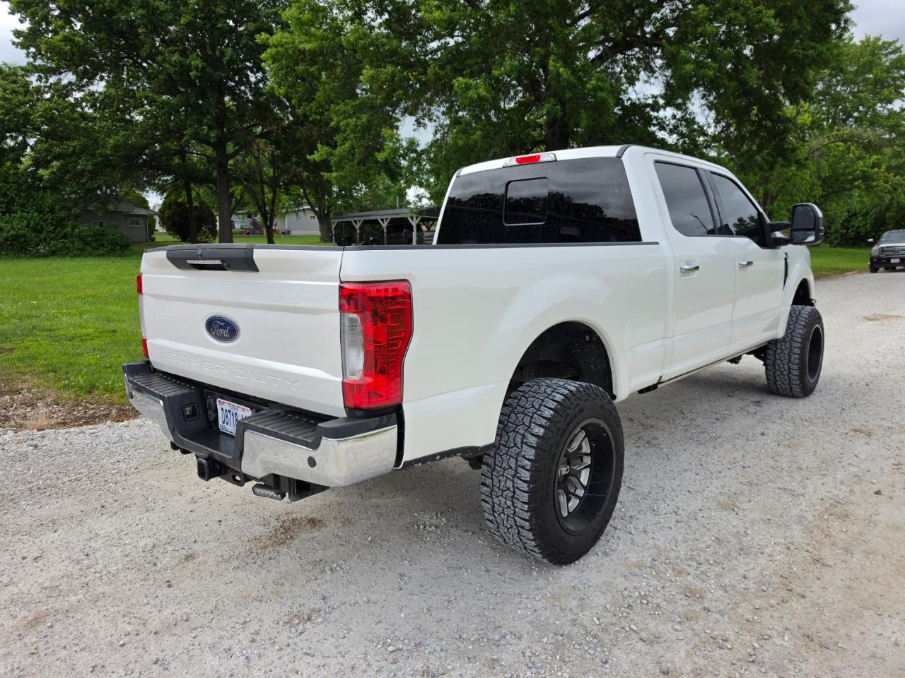 Ford F-250 SD Lariat Crew Cab 4WD 2017