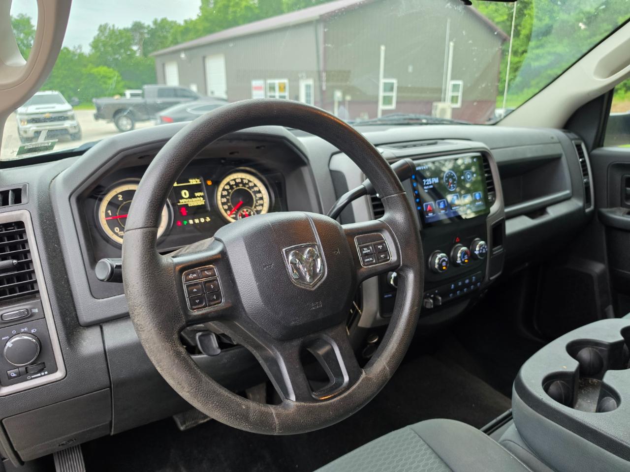 RAM 2500 Tradesman Crew Cab SWB 4WD 2017